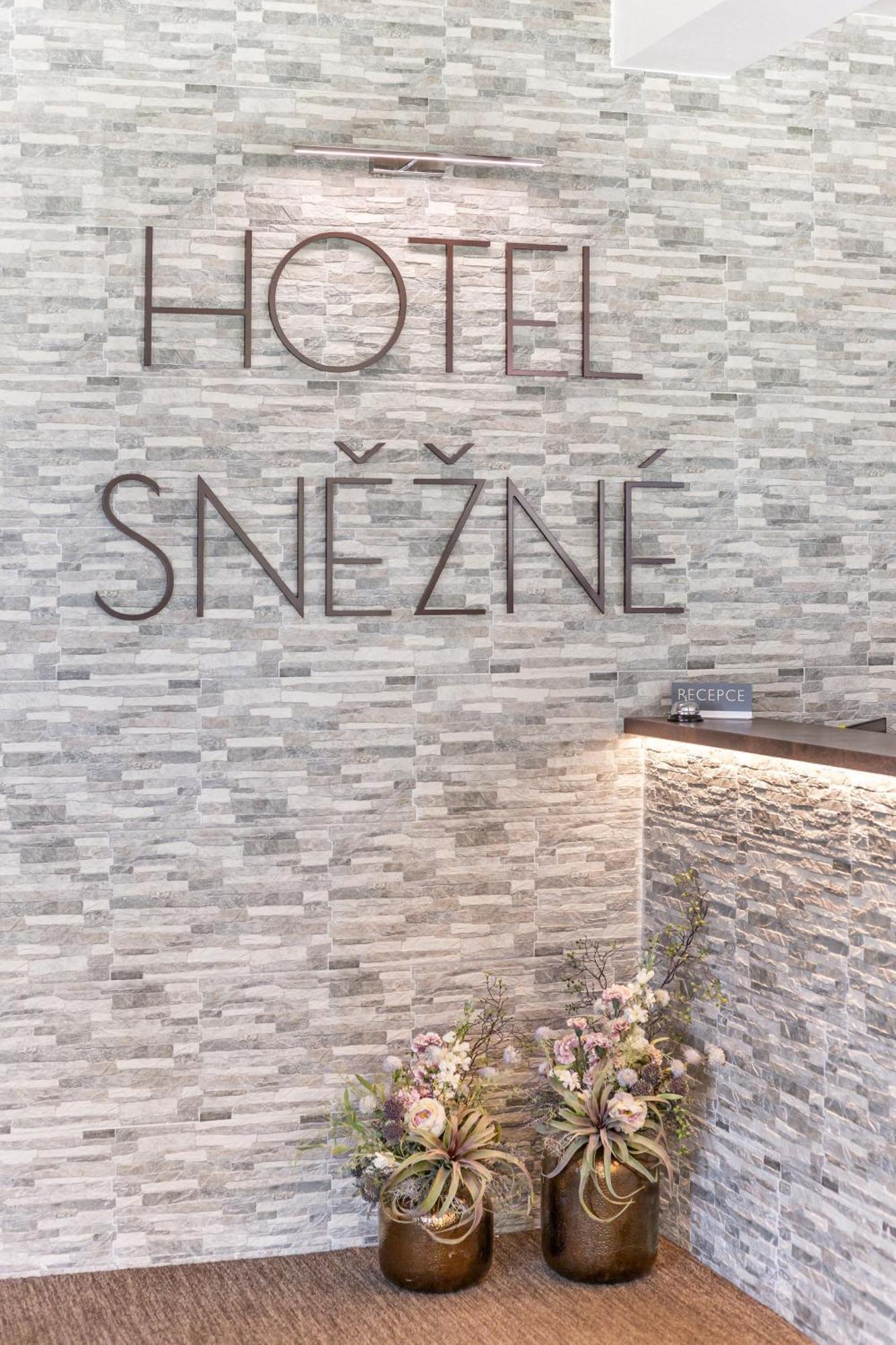 Hotel Snezne Ngoại thất bức ảnh