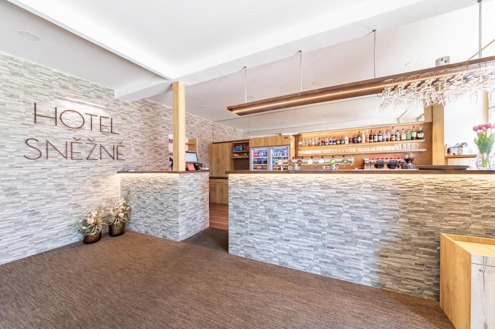 Hotel Snezne Ngoại thất bức ảnh